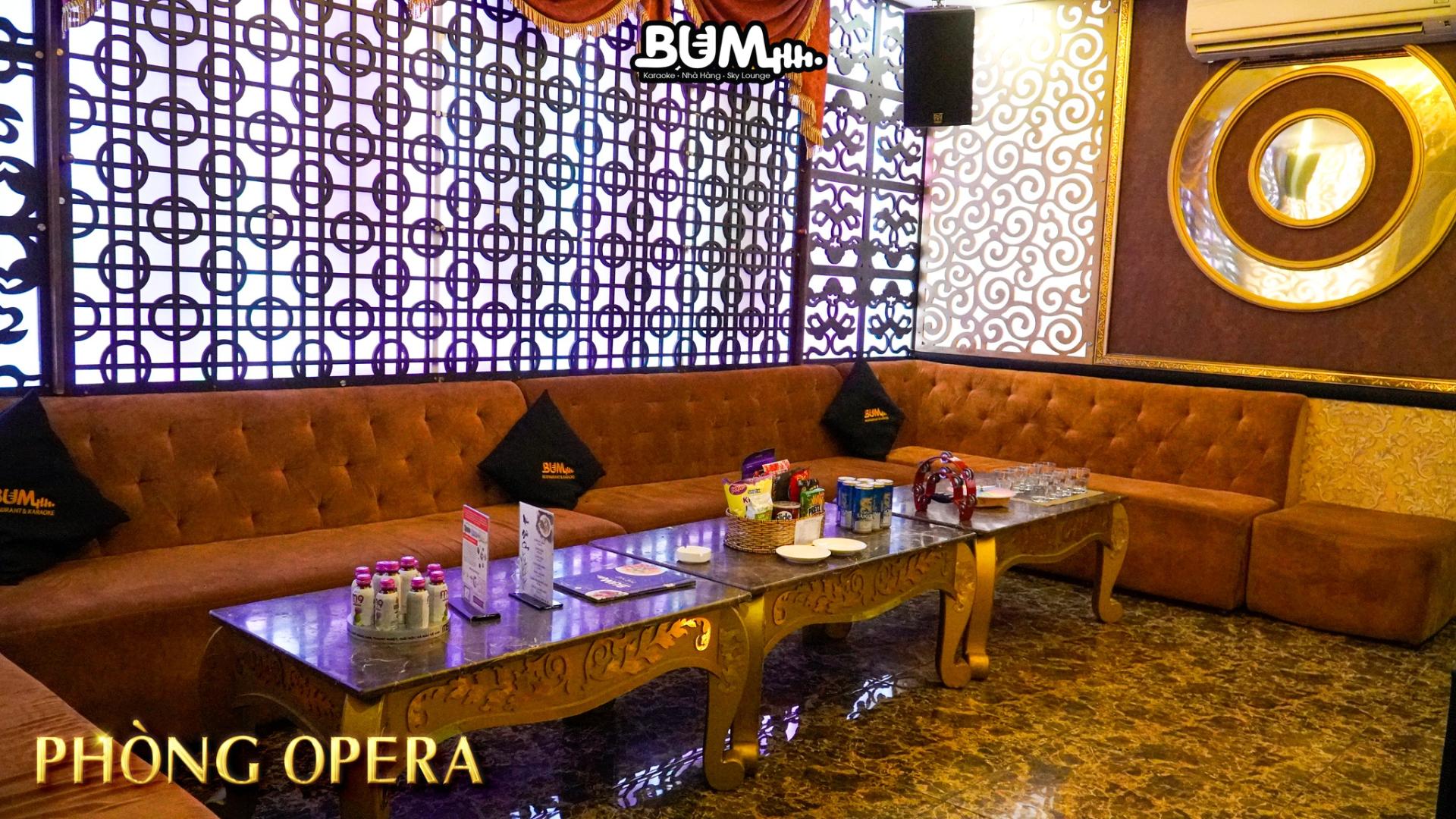 Phòng karaoke được thiết kế theo phong cách Opera cực mới lạ